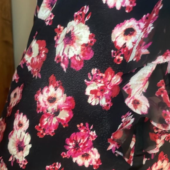 White House Black Market Blouse - Picture 5 of 10